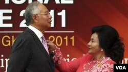 Perdana Menteri Malaysia, Najib Razak dan ibu negara Rosmah Mansor (foto: dok).