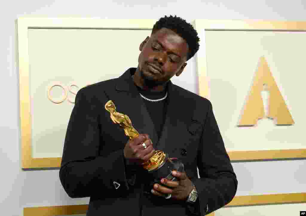 Daniel Kaluuya, winner of the award for best actor in a supporting role for &quot;Judas and the Black Messiah,&quot; poses in the press room at the Oscars on Sunday, April 25, 2021, at Union Station in Los Angeles. (AP Photo/Chris Pizzello, Pool)