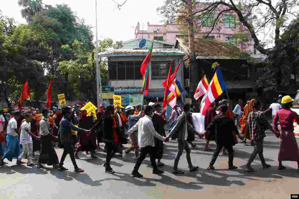 မန္တလေးမြို့ဆန္ဒပြပွဲ မြင်ကွင်း။ (မတ် ၂၊ ၂၀၂၁) 