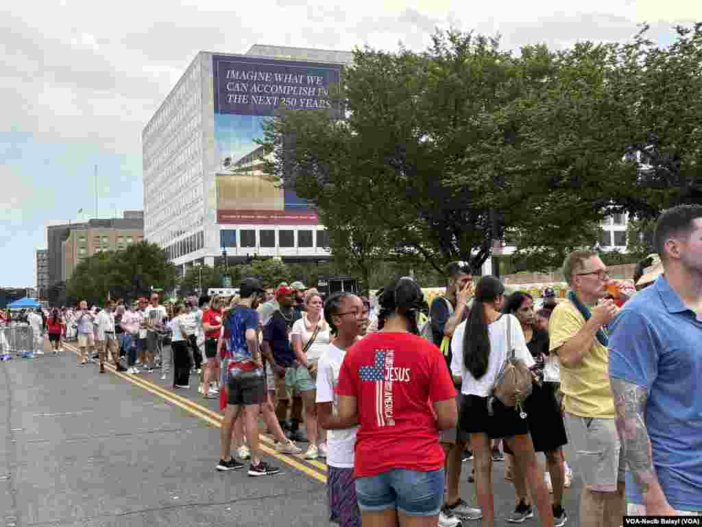 Şahîyên Girseyî li Washington DC bi Boneya 250 Salîya Serxwebûna Amerîkayê