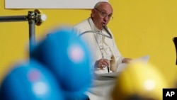 El papa se refirió al ataque del viernes contra un grupo de cristianos que viajaban hacia un monasterio al sur de El Cairo mató a 29 personas, según el conteo más reciente el sábado. 