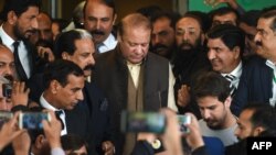 Former Pakistani Prime Minister Nawaz Sharif (C) leaves the Supreme Court building after the shrine land case hearing in Islamabad, Dec. 4, 2018. Sharif was sentenced, Dec. 24, 2018, to seven years in prison for corruption.