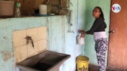 Venezolanas improvisan con telas y bolsas plásticas las toallas sanitarias, ante la imposibilidad de poder comprarlas