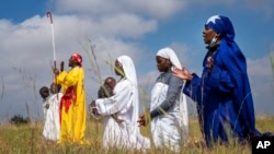 Amalunga eApostolic Pentecostals bananza ikhefu lePhasika, Sunday April 4, 2021. 