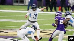 Tennessee Titans kicker Stephen Gostkowski (3) kicks a 55-yard field goal during the second half of an NFL football game against the Minnesota Vikings, Sept. 27, 2020, in Minneapolis. 