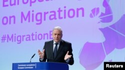 Komisioner Eropa untuk Migrasi dan Urusan Dalam Negeri Dimitris Avramopoulos memberikan keterangan dalam sebuah konferensi pers di markas Komisi Uni Eropa di Brussels, Belgia, 2 Maret 2017. (Foto: dok).