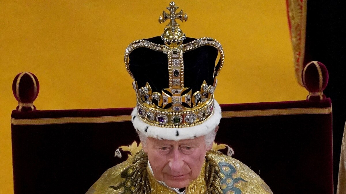 Rei Charles III é coroado em dia histórico no Reino Unido