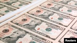 El actual billete de $ 10 dólares tiene la imagen del primer secretario del Tesoro de EE.UU. Alexander Hamilton.