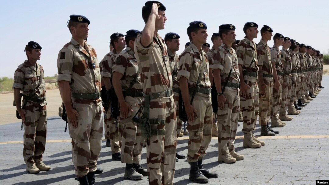 Pasukan Perancis saat bertugas dalam misi di Timbuktu, 23 April 2013 (Foto: dok) Perancis mengirim sekitar 1.000 tentara ke Republik Afrika Tengah untuk mendukung penjaga perdamaian Afrika.