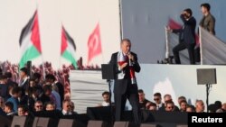 People take part in a pro-Palestine rally in Istanbul