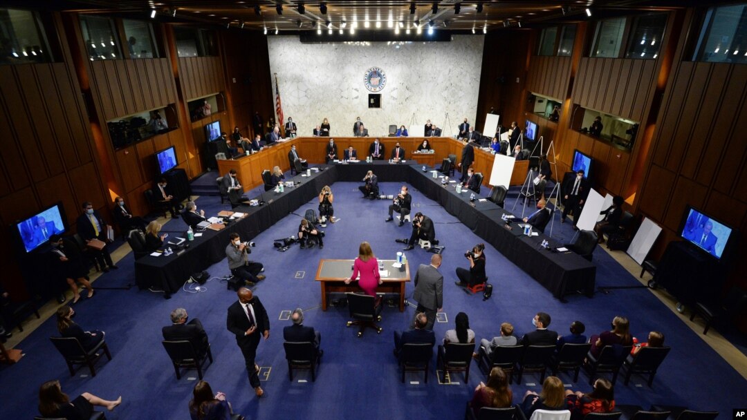 ემი კონი ბარეტის მოსმენა სენატში