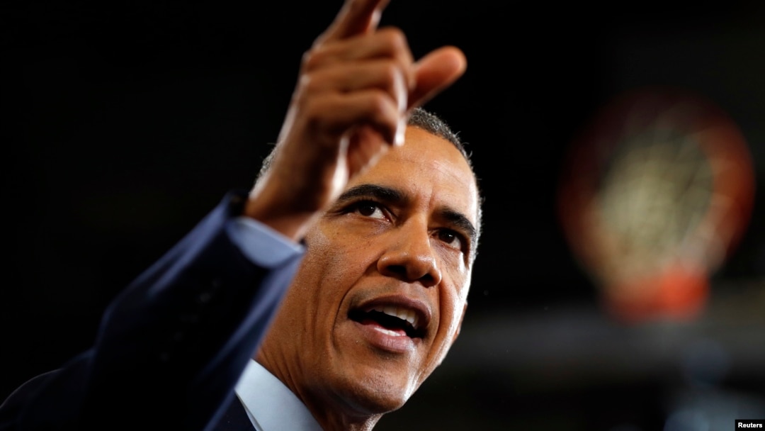 Tổng thống Hoa Kỳ Barack Obama speaks about the economy during a visit to Knox College in Galesburg, Illinois July 24, 2013. 