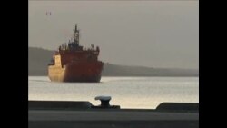 俄南极被困船上的科考队员和游客抵达澳大利亚