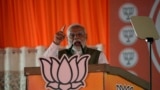 Perdana Menteri India Narendra Modi berpidato pada rapat umum pemilihan di Srinagar, Kashmir yang dikuasai India, Kamis, 19 September 2024. (Mukhtar Khan/AP)