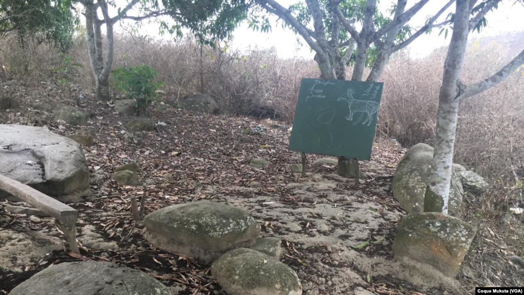 Uma escola a céu aberto em Kibala Norte