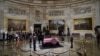 Presiden AS Donald Trump dan Ibu Negara Melania Trump memberikan penghormatan terakhir bagi Presiden George HW Bush saat disemayamkan di Rotunda Gedung Capitol, Washington, D.C., 3 Desember 2018.