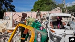 Bomu lililoripuka karibu na mgahawa huko Mogadishu, Somalia, kufuatia shambulizi la al-Shabab