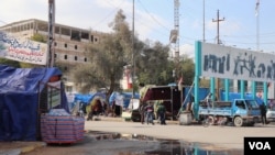 Protest camps like this one in Karbala have been set up in many Iraqi cities. Tents in Basra burned Friday night as forces worked to clear the camp. Jan. 25, 2020. (Heather Murdock/VOA)
