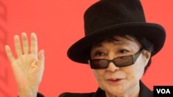 Yoko Ono dalam konferensi Pers di Vienna, seusai menerima penghargaan Oskar Kokoschka senilai 26.650 dolar dari pemerintah Austria (2/3).