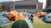 Mahasiswa pengunjuk rasa di kampus Columbia University, 30 April 2024, di New York. (Foto: AP)