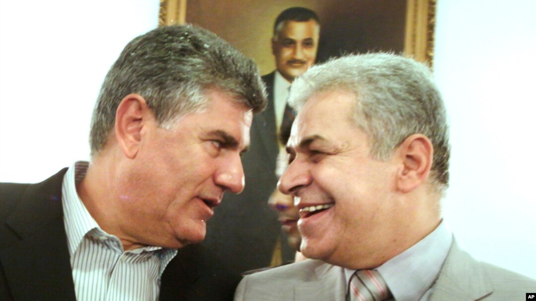 Calon kandidat presiden dan kepala Partai al-Karama Party di Mesir, Hamdeen Sabbahi (kanan), bersama Abdel Hakim Abdel Nasser, putra mantan presiden Mesir. (Foto: Dok)