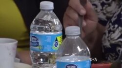 VOA英语视频：美国拉美裔社区要大家多喝水培养健康习惯