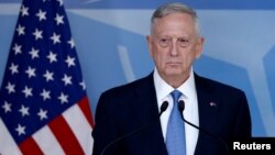 “El contribuyente estadounidense ya no puede cargar con una desproporcionada porción de la defensa de los valores occidentales”, dijo Mattis a sus colegas.