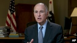 El gobernador de California, Jerry Brown, firmará extensión de la ley de cambio climático el martes, 25 de julio de 2017.