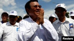 The president of the opposition Cambodia National Rescue Party, Kem Sokha, arrives at a campaign rally in Phnom Penh, Cambodia, June 2, 2017.