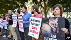 Emily Rohr, right, joins fur ban protesters with the People for the Ethical Treatment of Animals (PETA) prior to a news conference at Los Angeles City, Sept. 18, 2018. 