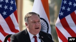 마이크 폼페오 미국 국무장관이 27일 인도 뉴델리에서 열린 기자회견에서 발언하고 있다.