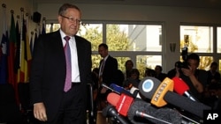 Klaus Regling, chief executive of the European Financial Stability Facility, arrives for a press conference in Beijing, China, October 28, 2011.