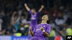 Cristiano Ronaldo heureux à lafin de la finale contre la Juventus le 3 juin 2017 au Millennium Stadium de Cardiff