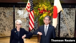 웬디 셔먼 미 국무부 부장관이 20일 일본 도쿄를 방문해 모리 다케오 외무성 사무차관과 회담을 가졌다. 