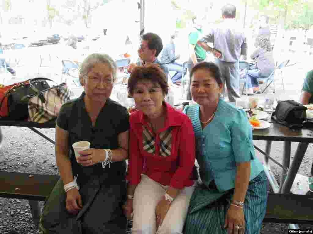 ຍາ​ເອື້ອຍ​ແກ້ວ​ຕາ ແລະ​ຄະ​ນະ