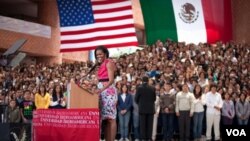 La primera dama Michelle Obama se dirigió a los jóvenes llegados de todo México en la Universidad Iberoamericana.