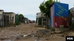 Wassup activists say the government should do more to maintain the community's environment in Diepsloot, South Africa, December 2012. (VOA/S. Honorine)