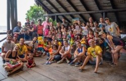 Llegar a los niños con juguetes, alimentos, es el fin de grupos de venezolanos que se han unido en periodo navideño para apoyar a las comunidades más necesitadas. [Foto: Cortesía]