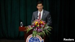 Menteri Pertahanan AS Mark Esper, di Hanoi, Vietnam, 20 November 2019. 