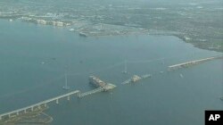 Foto dari udara: Kondisi jembatan Francis Scott Key di Baltimore, setelah salah satu penyangganya ditabrak kapal kargo, Selasa, 26 Maret 2024.(WJLA via AP)