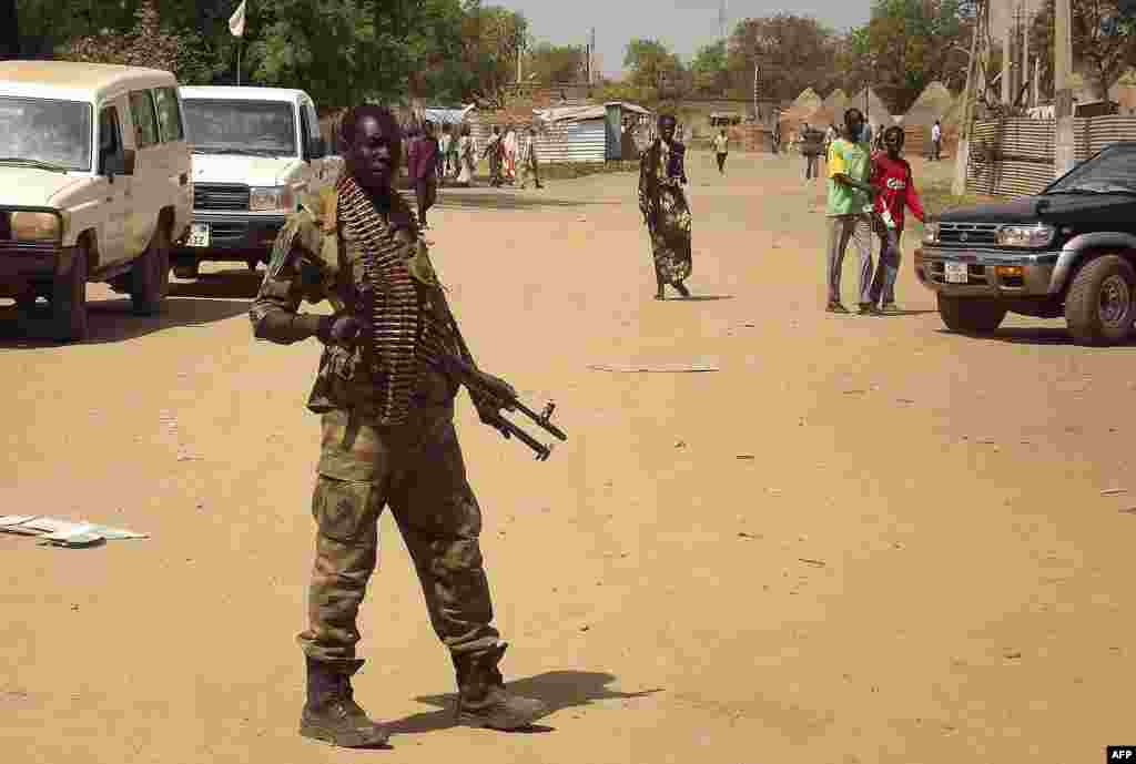 A soldier from South Sudan's army stands guard in Malakal in the Upper Nile State of South Sudan, Dec. 31, 2013.