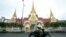 A man rides his motorbike in front of the National Assembly complex on May 02, 2018. (Aun Chhengpor/VOA Khmer)
