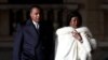 Le président congolais Denis Sassou Nguesso et la première dame Antoinette Sassou Nguesso arrivent pour un dîner au musée d'Orsay à la veille de la cérémonie de commémoration du jour de l'Armistice à Paris, France, le 10 novembre 2018.