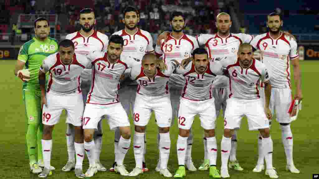 L&#39;équipe nationale dela Tunisie pose pour la photo avant le match du groupe B de la Coupe d&#39;Afrique des Nations contre la RD Congo à Bata, en Guinée équatoriale, lundi 26 janvier 2015.