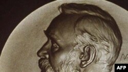 Amerikanët Tomas Sarxhent dhe Kristopher Sims fitues të Çmimit Nobel për Ekonominë