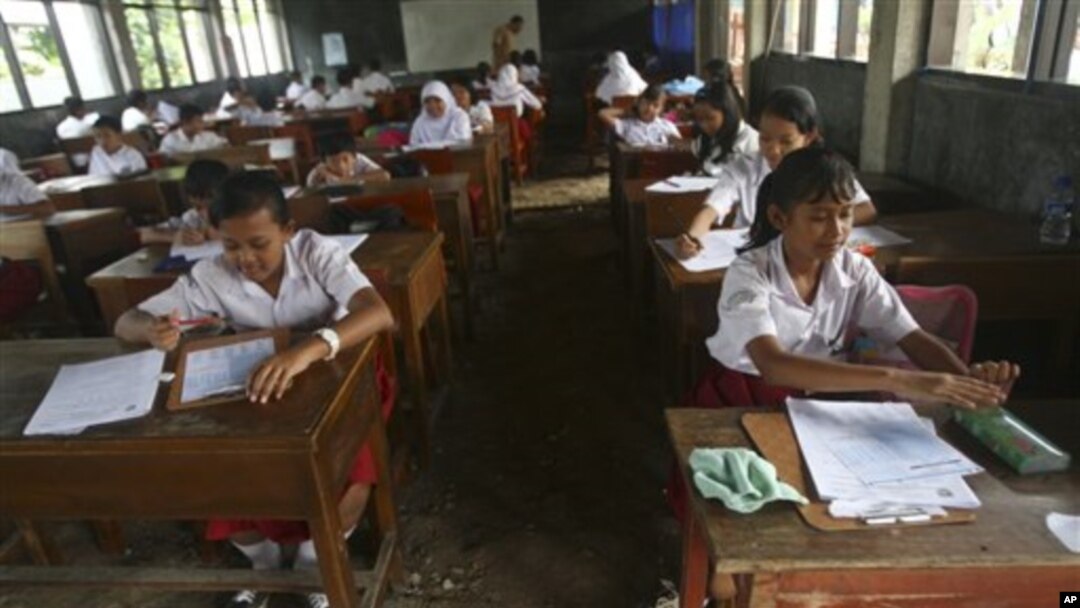 Pengamat pendidikan Romo Benny Susetyo mengatakan kurikulum baru tidak menjawab persoalan dasar pendidikan Indonesia yaitu kualitas guru. (Foto: Ilustrasi)