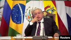 El presidente de México, Andres Manuel Lopez Obrador, en una reunión virtual de la CELAC, el 16 de abril de 2024.