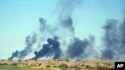 Des frappes aériennes par des avions de combat de la coalition américaine dirigée par les forces de sécurité irakiennes. Elles avancent leurs positions dans les quartiers sud de Falloujah pour reprendre la ville au groupe Etat islamique, en Irak, le 12 Juin 2016. 