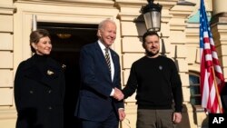 美國總統拜登在基輔會晤烏克蘭總統澤連倫斯基。 (2023年2月20日）