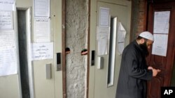 Separate elevators for men and women at the Towahid mosque in Cairo, April 5 2011